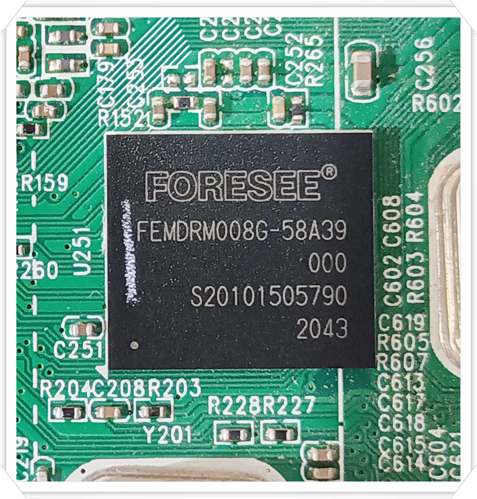 eMMC FORESEE FEMDRM008G-58A39 FBGA153.jpg